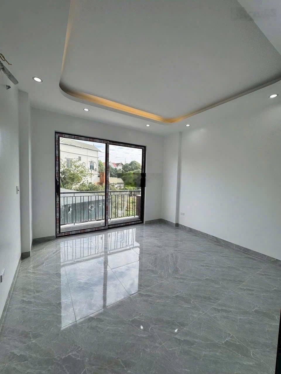 Bán gấp nhà 30m2 giá 2tỷ800 ngõ ô tô cạnh nhà , không lỗi phong thủy thiết kế đẹp tiện ích tốt