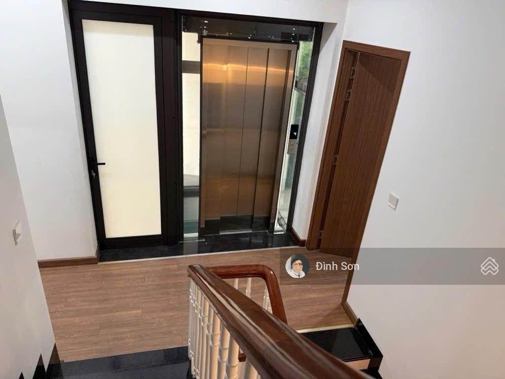 Gấp hiếm bán nhà giảm 2 tỷ Hồng Tiến 92m2 giá 15 tỷ chủ mót bán 4 tầng oto thang máy sổ đỏ trao tay