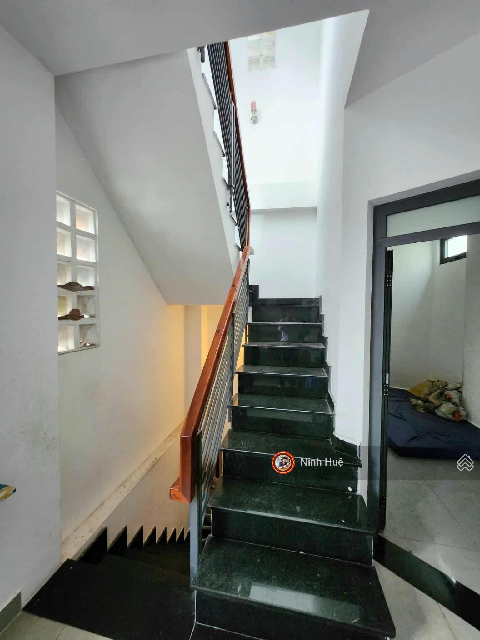 Lê văn sỹ hxh tránh 1 sẹc đang kinh doanh gần mặt tiền giá 13tỷ.