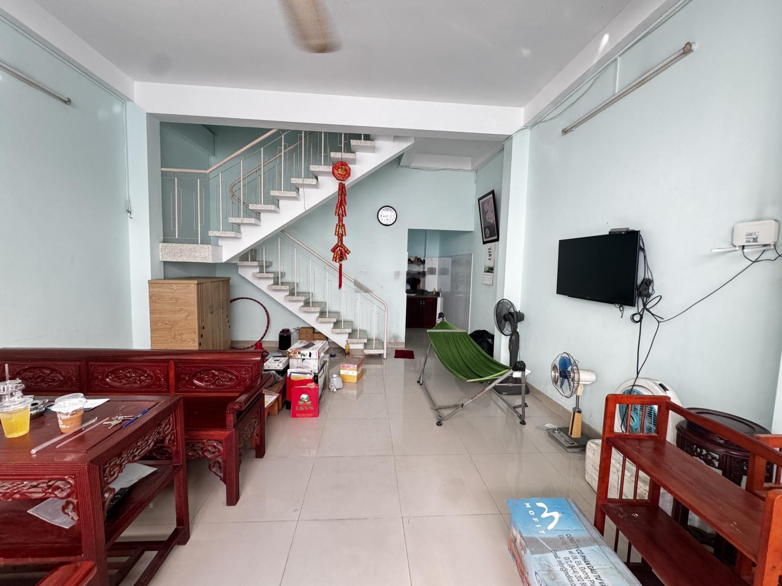 Bán căn nhà 2 tầng mặt tiền đường ô tô Khóm Quốc Tuần gần ngay đường Lê Hồng Phong