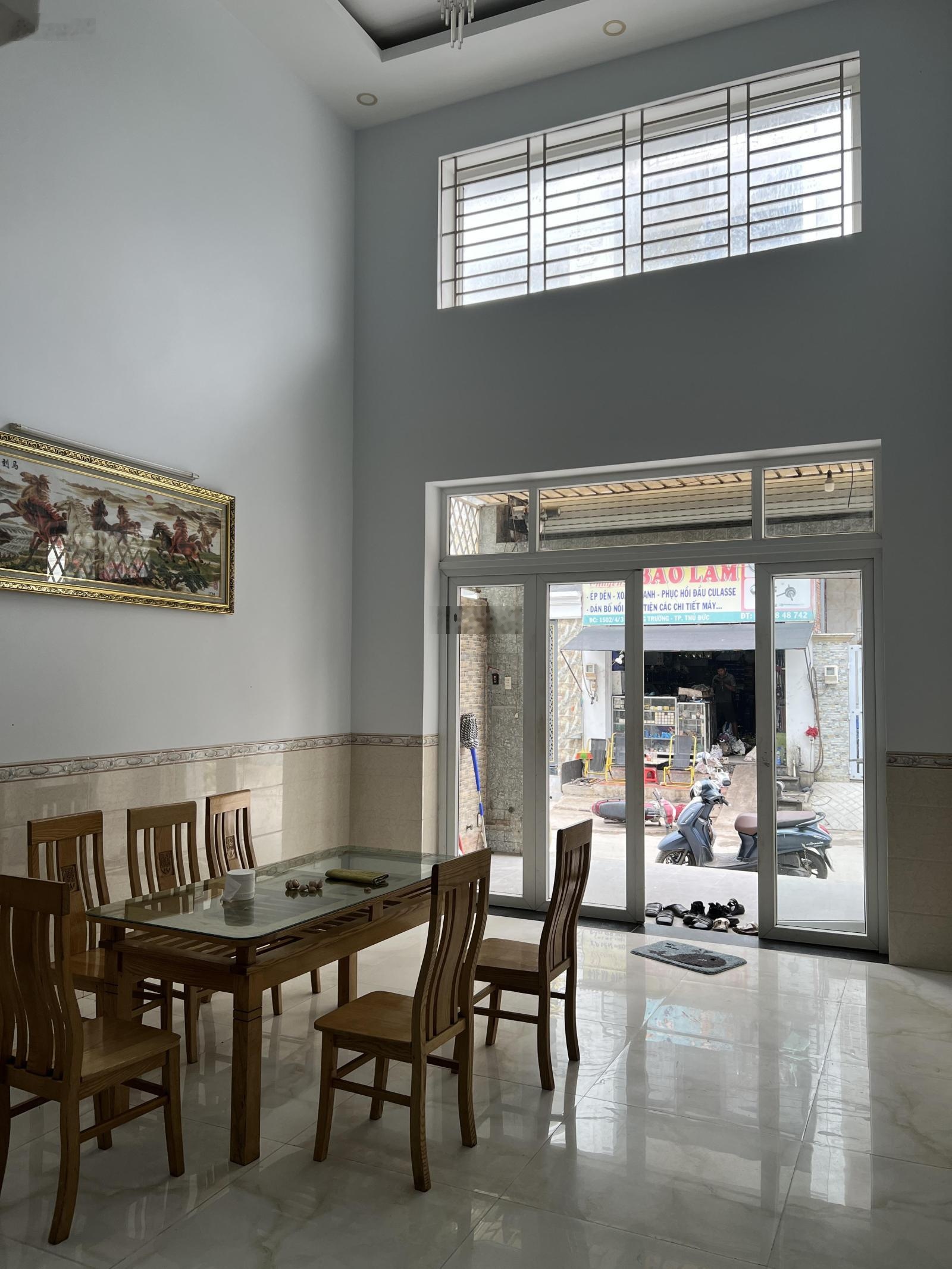 Nhà 4 tầng mới tinh full nội thất đẹp ngay chợ Long trường 4pn đường 8m giá tốt