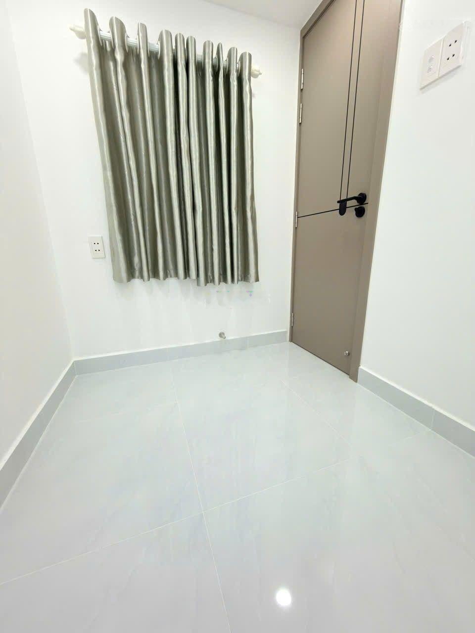 Bán nhà mới xây lạc long quân p8 tân bình gần chợ tân bình 3 tầng 3pn 2wc giá 3 tỷ450 sổ hông riêng