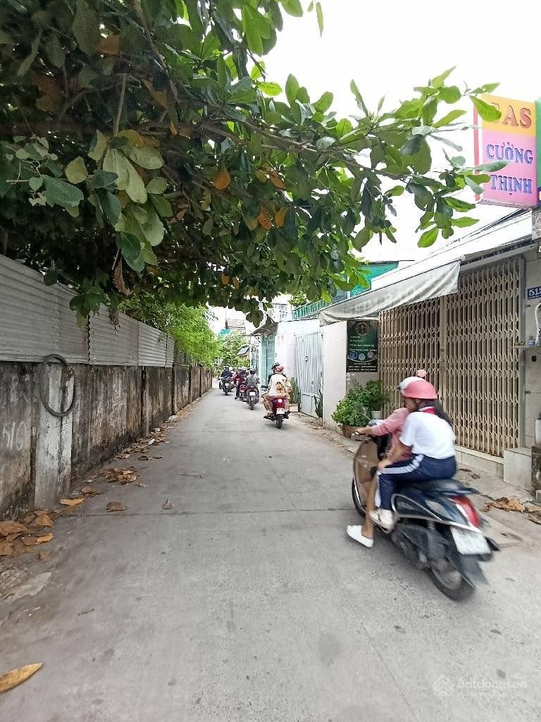 Nhà gần bến xe Quận 8, DT 4 x 13m, 2 tầng, 2 mặt tiền, thông đường tứ tung, HOT 5,6 Tỷ.