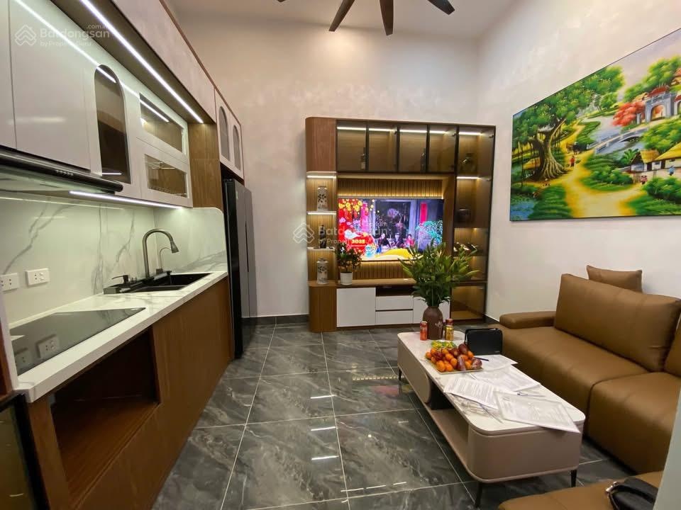 Ô tô đỗ cổng Minh khai, nhà mới tinh, 3 thoáng sáng tự nhiên, gần phố, ngõ thẳng tắp, sổ 42m*5T.