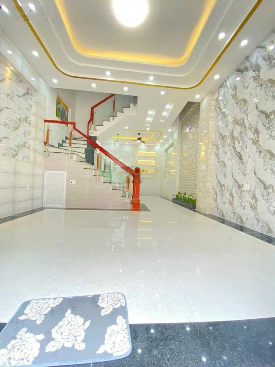 Ngộp. Cần bán nhà Lạc Long Quân 6x12m, 1 trệt 2 lầu, 4PN 5wc, 8,5 tỷ TL