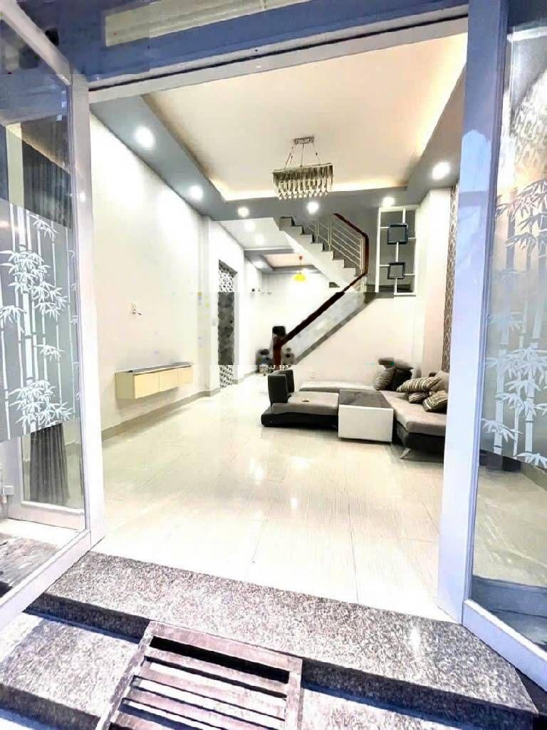 Mặt tiền 4,5m nở hậu nhỉnh 5 tỷ 3 tầng 4pn cách 15m ra đường gò xoài