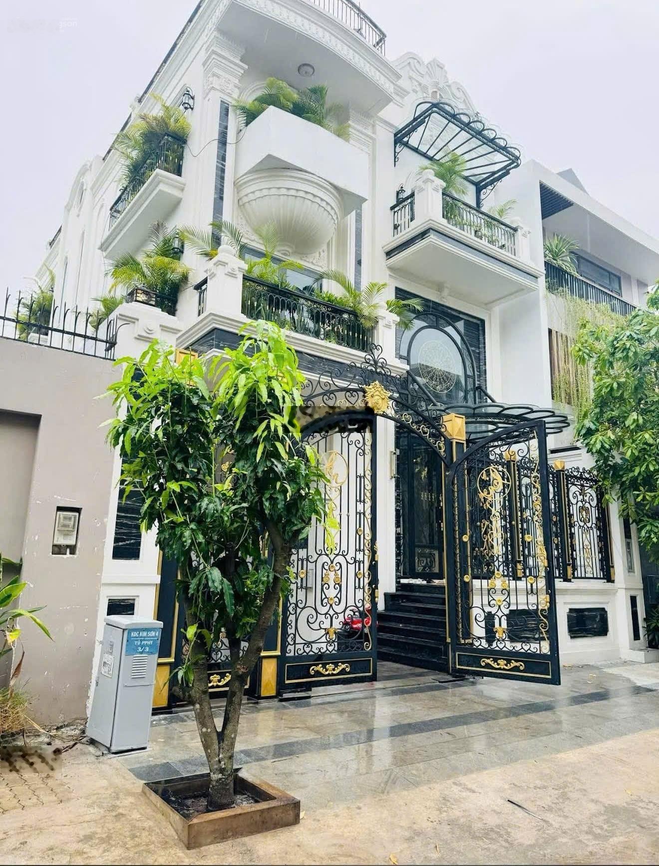 Bán gấp nhà mặt tiền siêu đẹp dọn vào ở ngay ngay Phan Văn Trị, Bình Thạnh 5x25m-4 tầng giá 19 tỷ