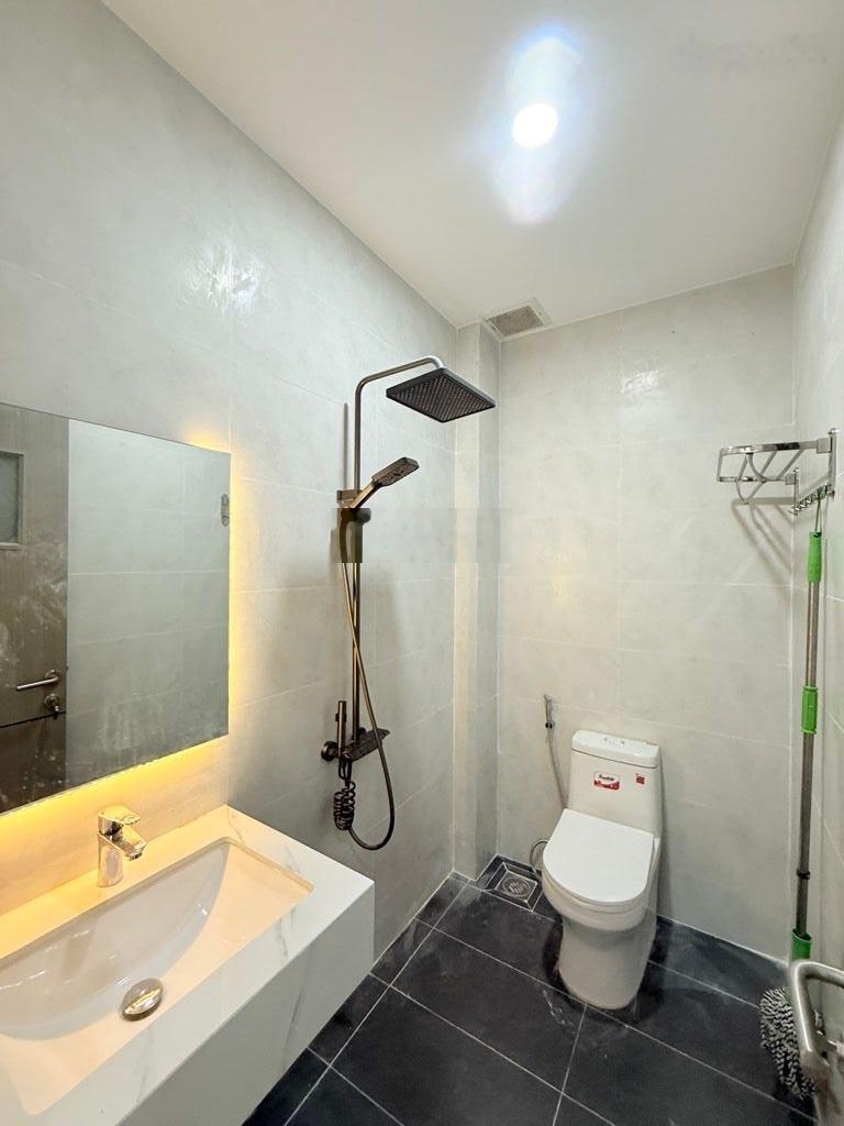 Chủ gấp bán- chỉ 6,x tỷ nhà trung tâm tân sơn nhì 4 tầng 4pn giáp tân bình