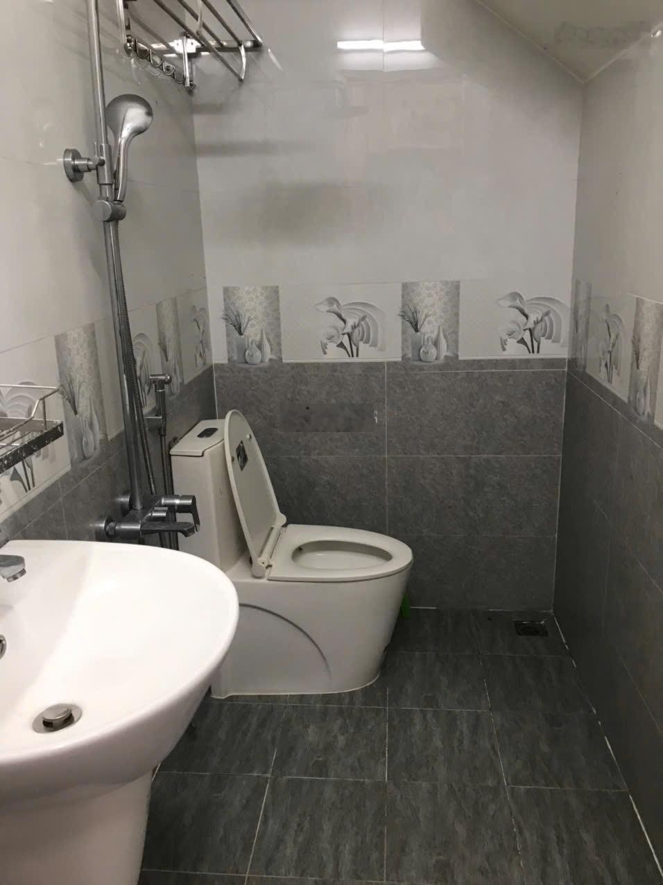 Cho thuê nhà 1 trệt, 2 lầu, hẻm 12m xe ô tô, Gò Ô Môi Q7, giá 18 triệu LH 0918730482 Minh Trang