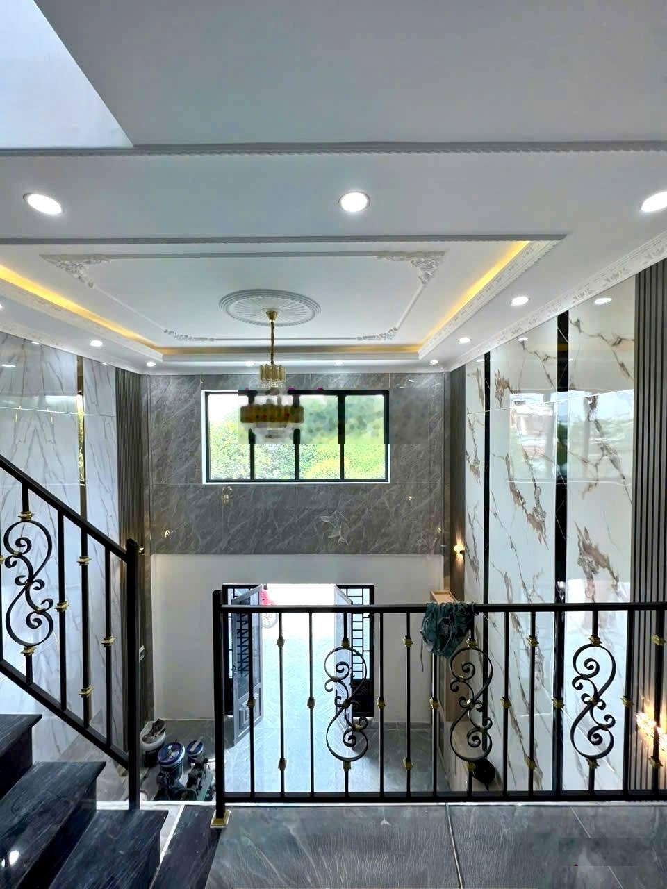 Bán nhà trệt lầu tặng full nội thất cao cấp - gần TTHC Dĩ An