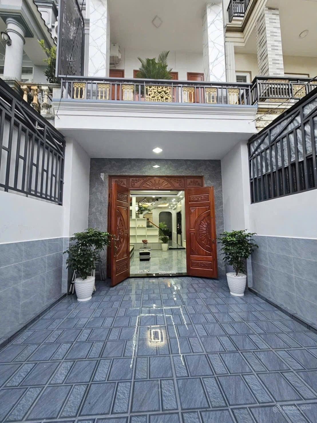 Nhà full nội thất xài toàn gổ gỏ đỏ nguyên khối