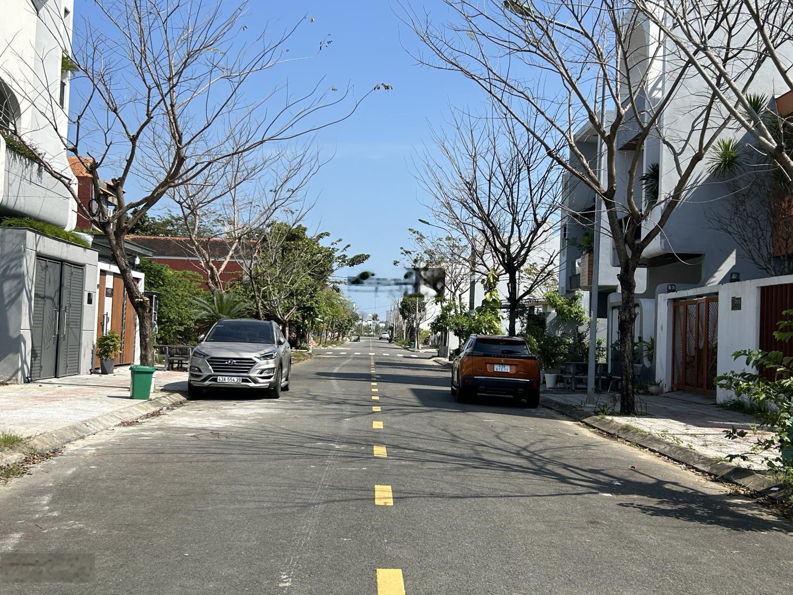 Bán lô đất đường Bờ Quan 10. Hướng đông nam, nằm trong khu điện âm trái. Đối lưng đường 10m5