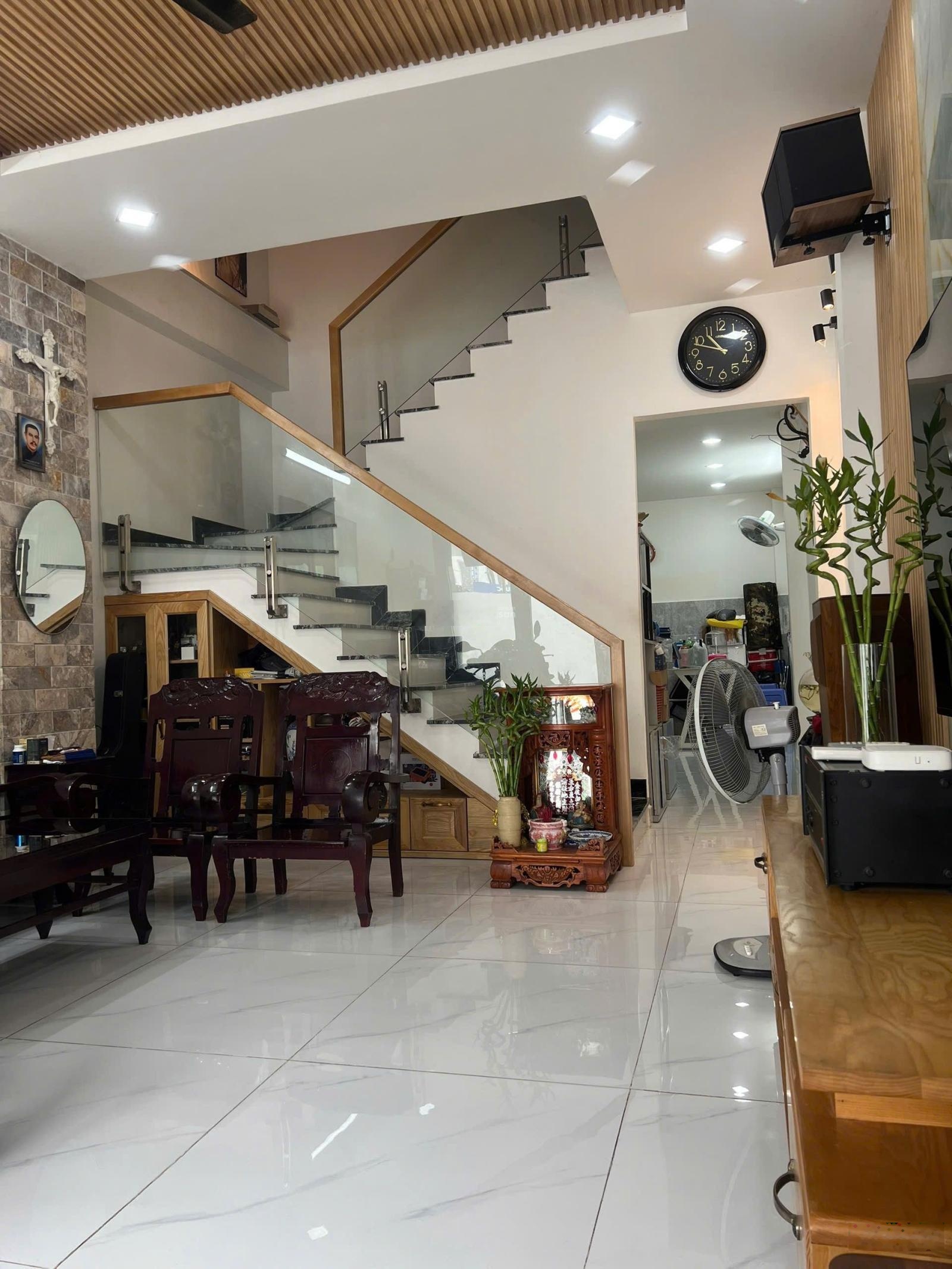 Mặt tiền sầm uất Top 1 Gò Vấp - Dương Quảng Hàm, nhà đẹp 4 tầng, Giá 13.8 tỷ TL