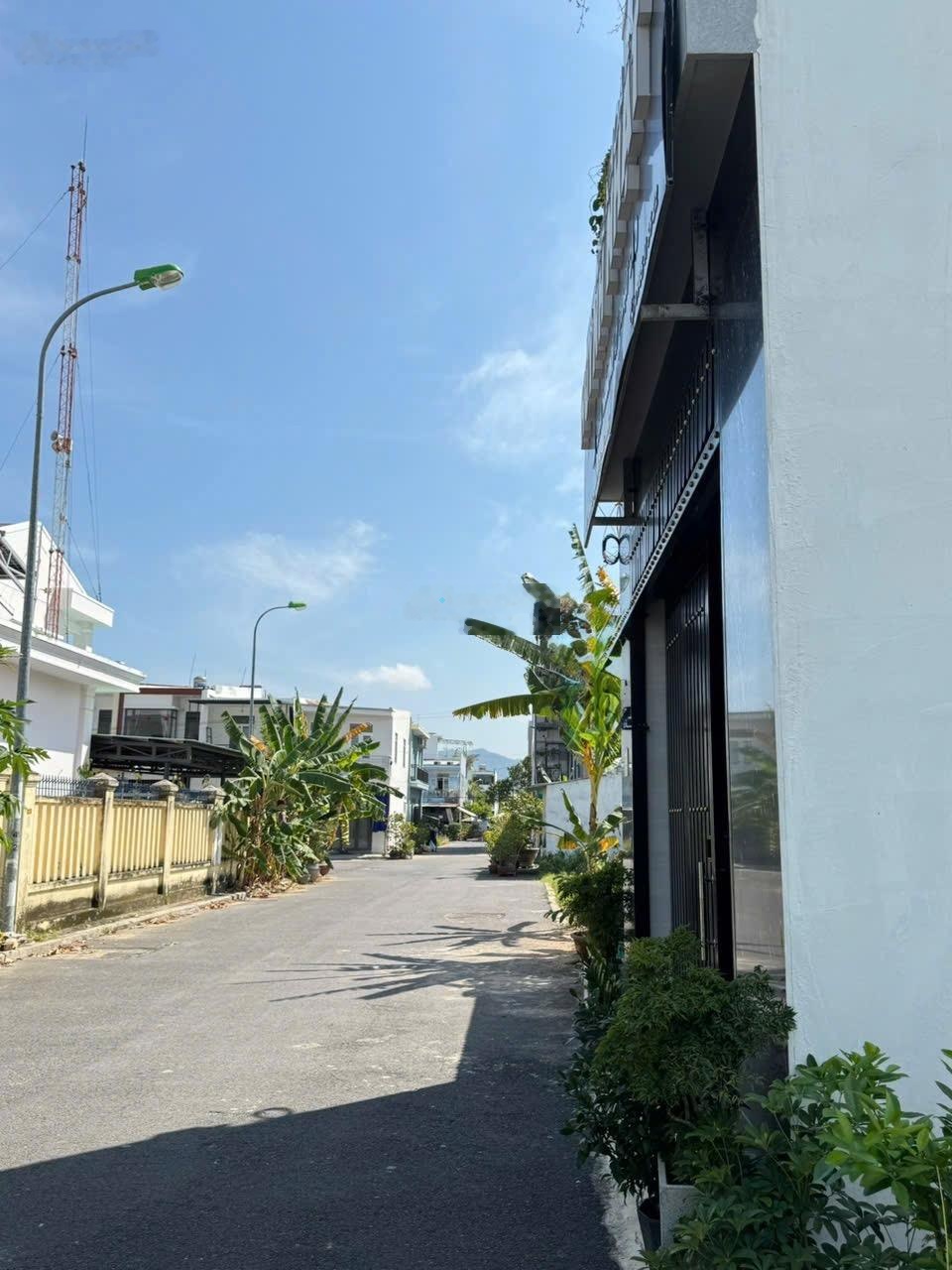 Bán nhà 2 tầng khu TĐC Mỹ Gia 100m2 đường nhựa 7m sổ hồng chính chủ giá 8,5 tỷ