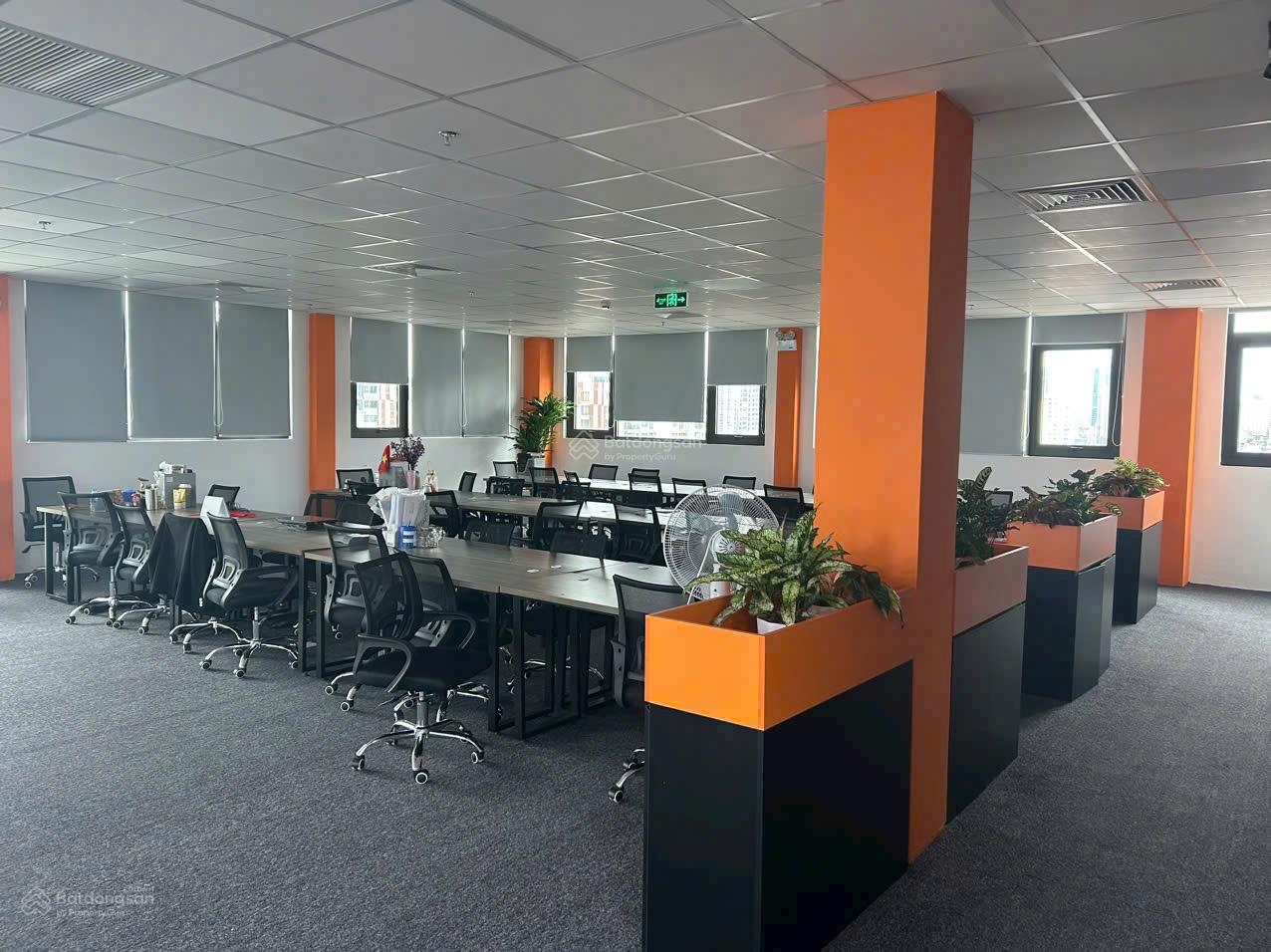 Cho thuê sàn văn phòng diện tích 150m2 trên đường Hoàng Văn Thụ, P. 8, Phú Nhuận