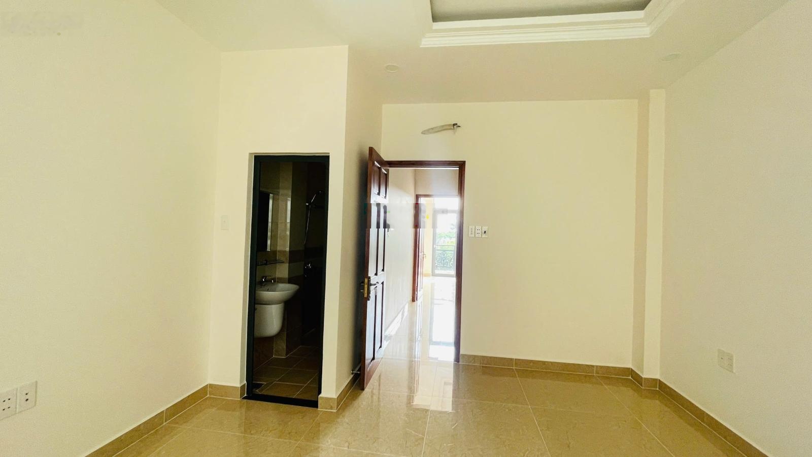 Cho thuê nhà mới xây có thang máy, view sông sg, cách ql13 200m, họp đồng lâu dài, tiện kinh doanh