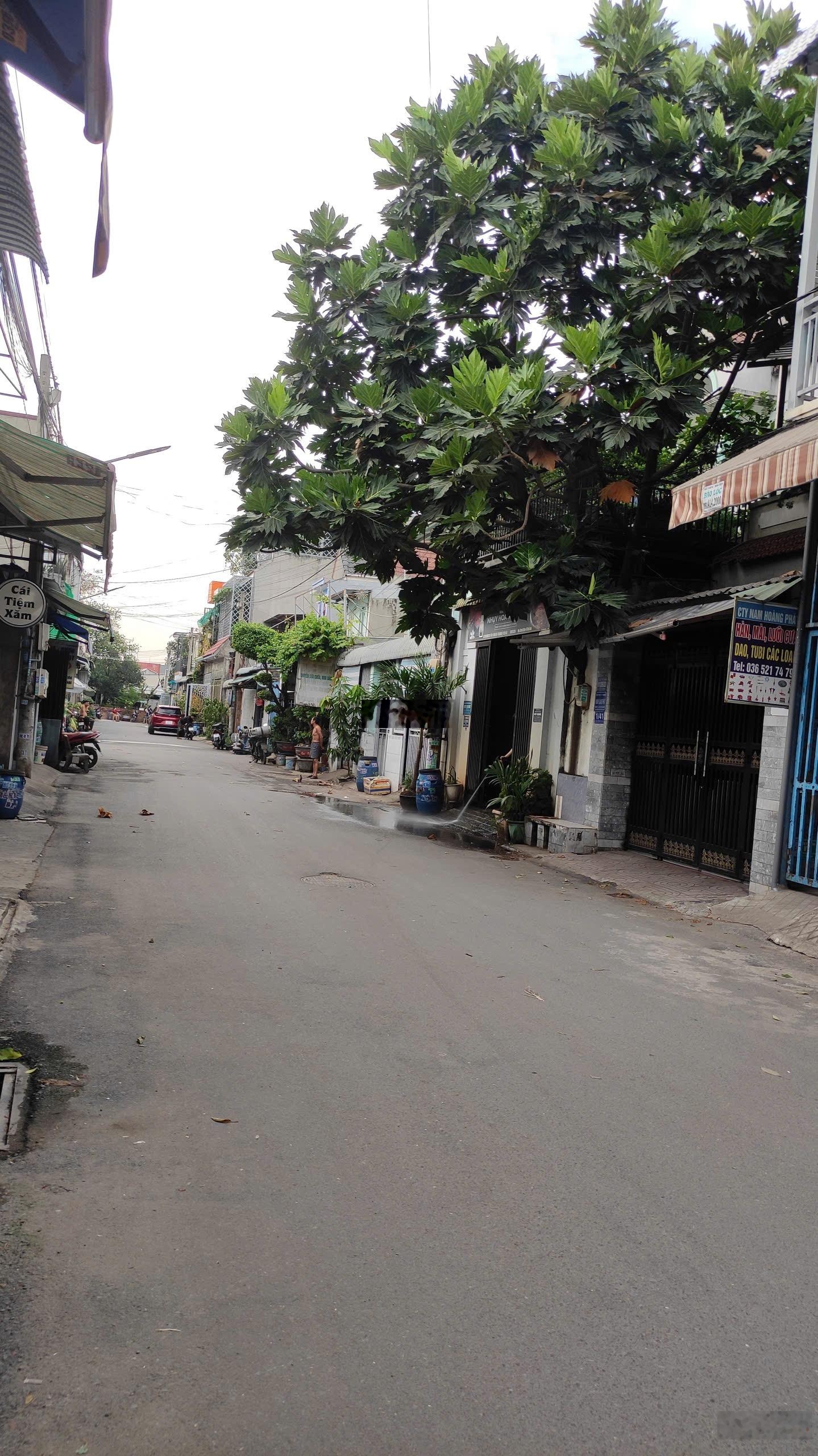 NHÀ ĐẸP 3 TẦNG- Đường 8m- Nhỉnh 5tỷ- gần Vincom Dĩ An