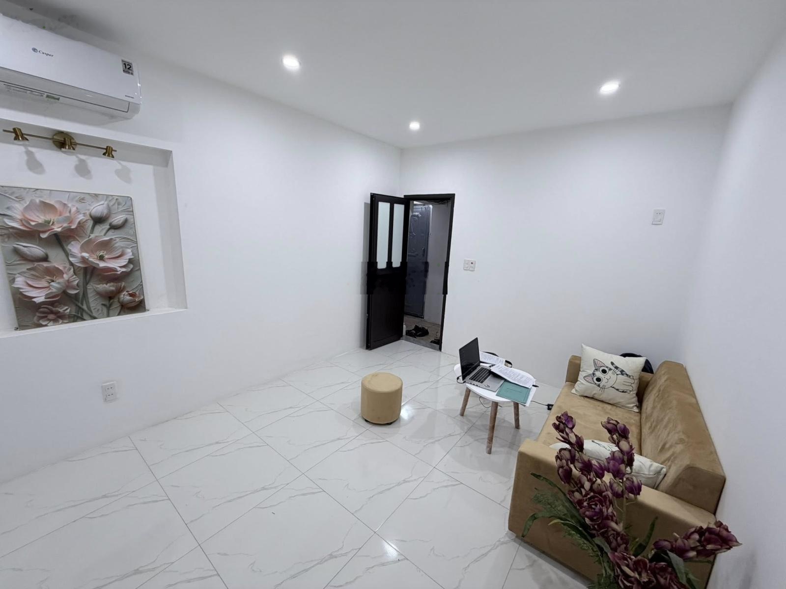 Nhà đẹp đón Tết - Bán nhà tập thể mới đẹp phố 8/3 gần Kim Ngưu 60m2, tầng 2, giá 3,5 tỷ