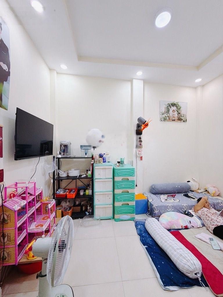 Bán Nhà Đoàn Văn Bơ Quận 4 KDC Hiện Hữu Hẻm Trước Nhà 3m 3 Tầng Ngang 4m Giá 5,8 Tỷ TLCC