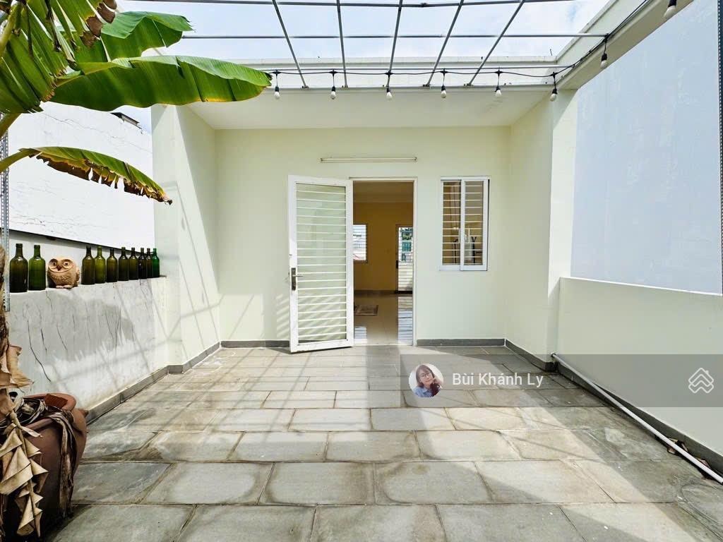 Phú nhuận khuvip phan đình phùng - 4 tầng sân thượng - qua cầu kiệu là quận 1