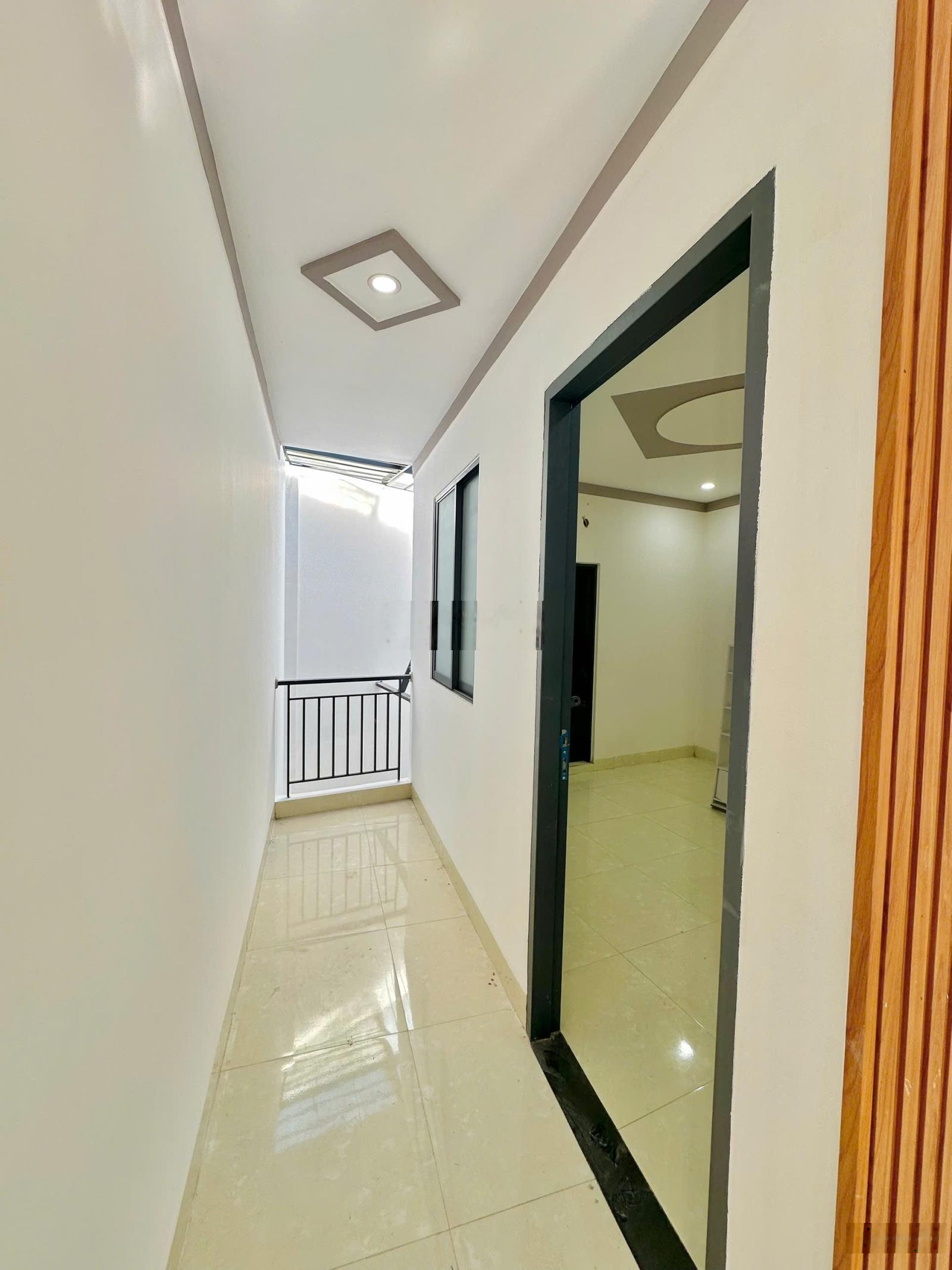 Bán gấp cặp nhà 1 trệt 1 lửng hoàn công xây dựng sổ riêng thổ cư 100% hẻm 1 sẹc đường Văn Phương