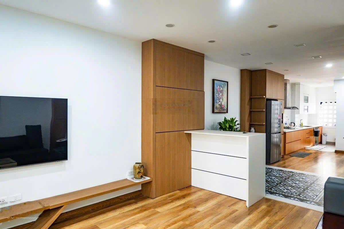 Trung tâm Kim Mã, Ba Đình. D/T: 69m2, 6T thang máy, 2 thoáng trước sau. Hàng xóm Lotte Đào Tấn