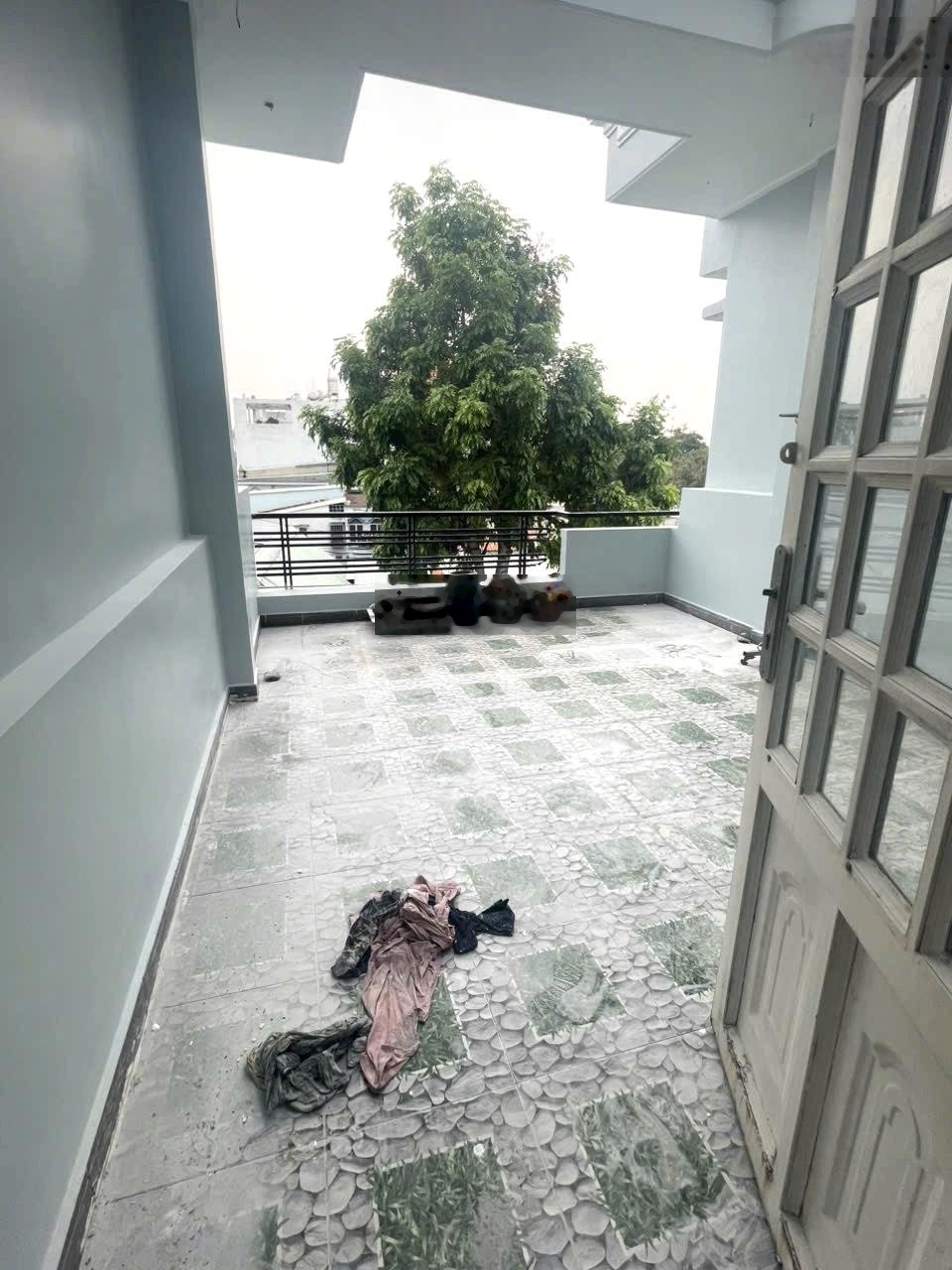 Trệt 2 lầu 4x20m gồm 4pn 3wc đường 8m gần emart phan huy ích giá 15,5 triệu tl