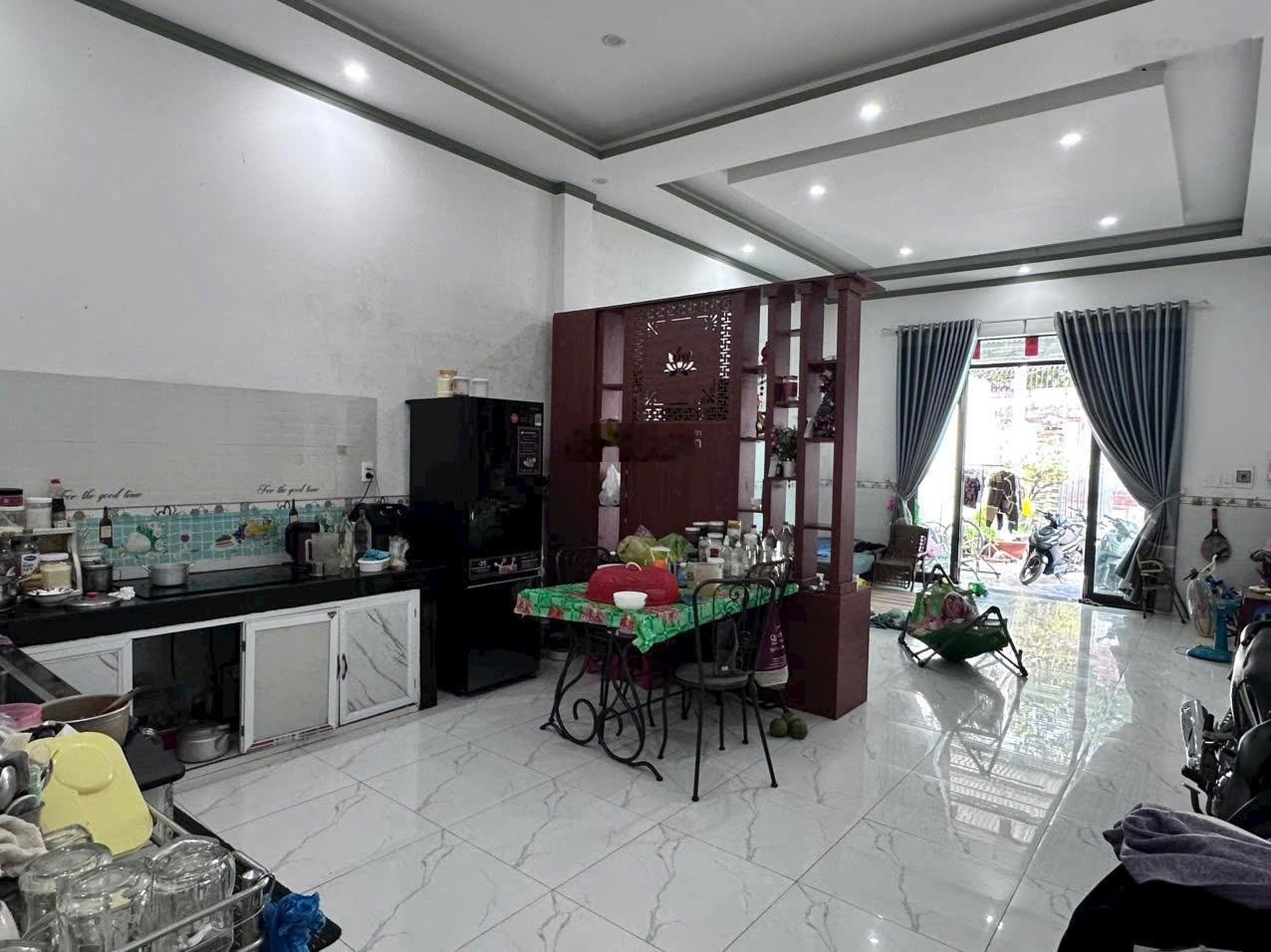 Bán nhà đẹp, gần trường cấp 2 Tân Phong, 5m x 28m, SR, TC, sân oto chỉ 3,5 tỷ