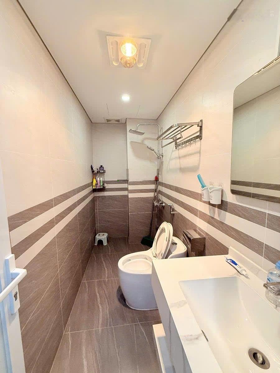 Nhà phân lô đường Đức Diễn - ôtô ngủ trong nhà - 7 tầng thang máy - 52 m2 - giá 21.6 tỷ