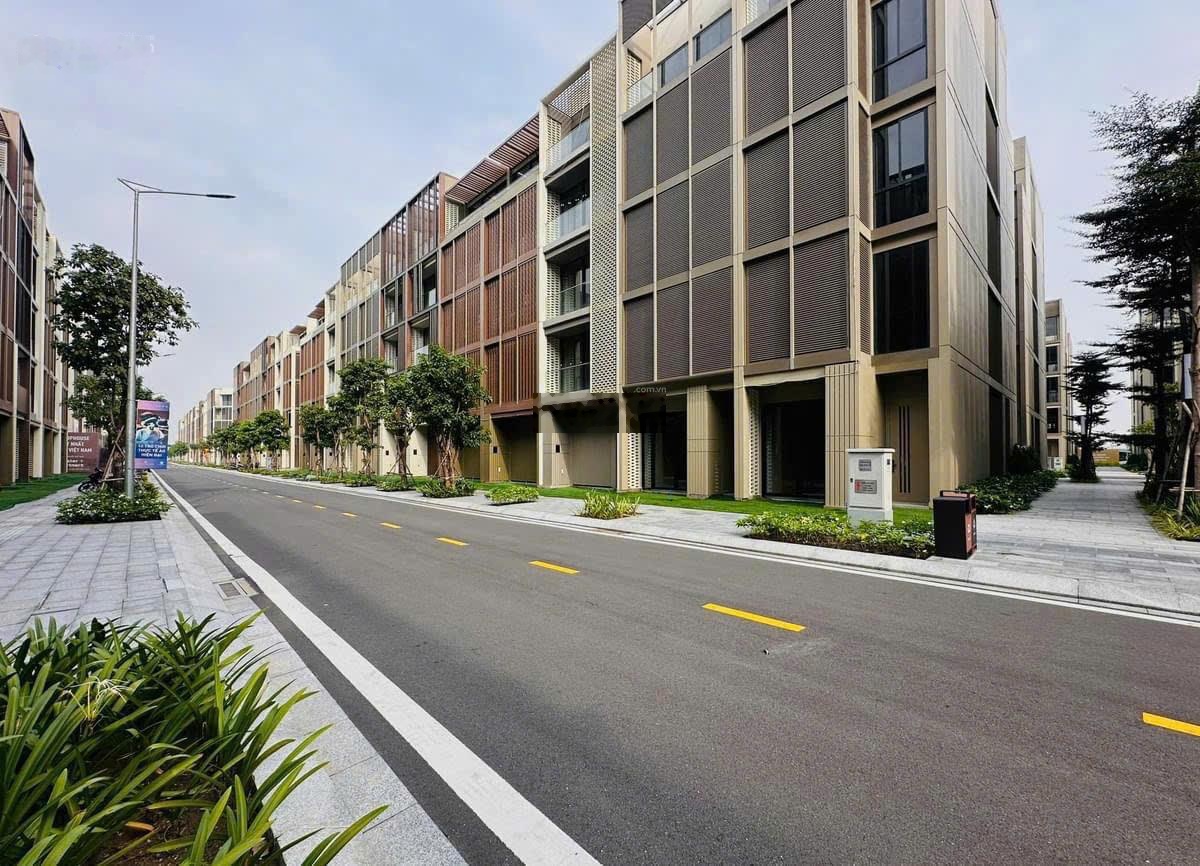 Giá chuẩn 100% rẻ nhất. Bán lỗ 6 tỷ. Nhà Phố SOHO đã hoàn thiện - đang cho thuê. Đã có sổ hồng.