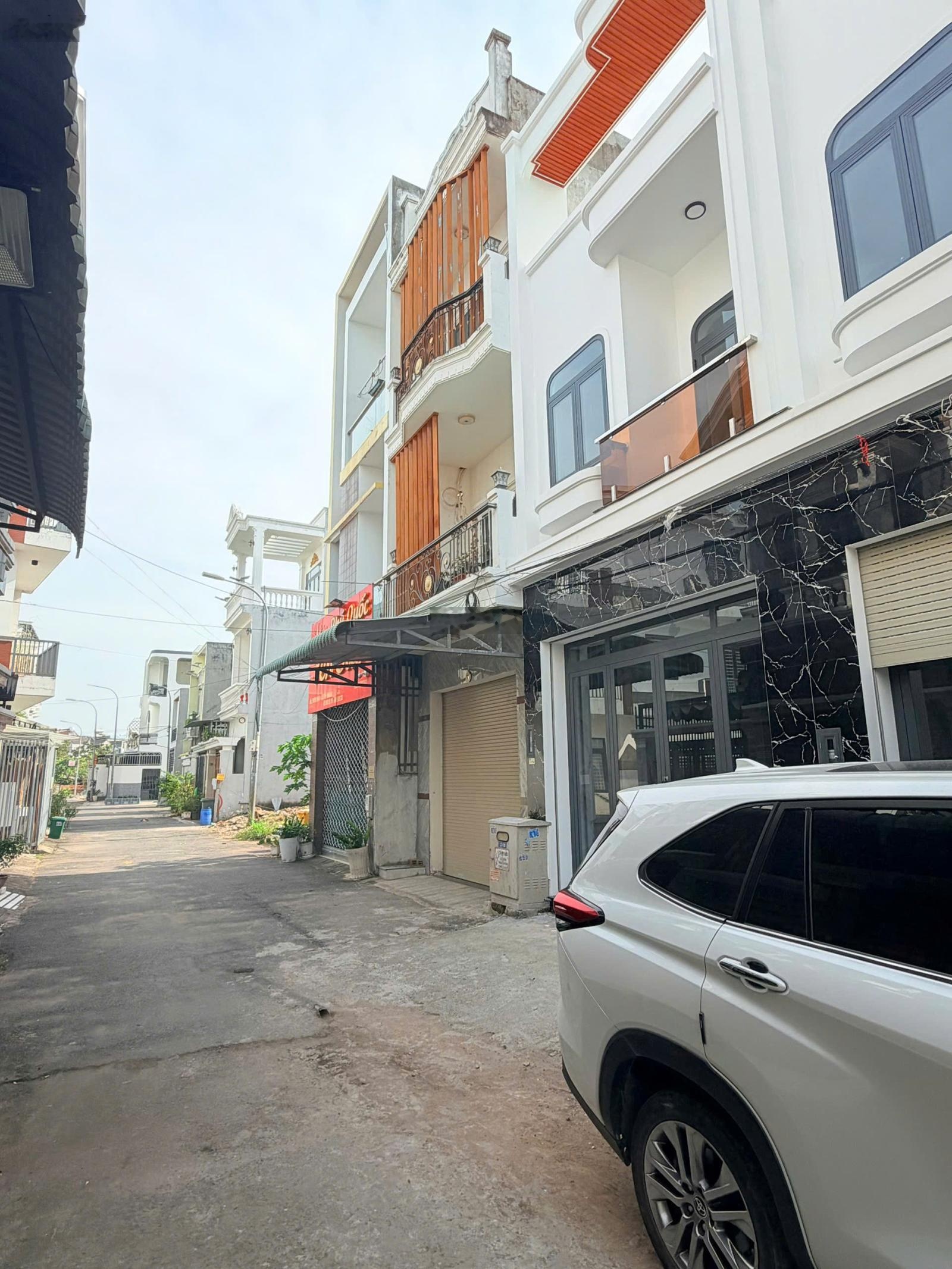 Bán nhà lầu KDC Hoá An, sau Pouchen, sổ hoàn công, sân oto chỉ 3tỷ750