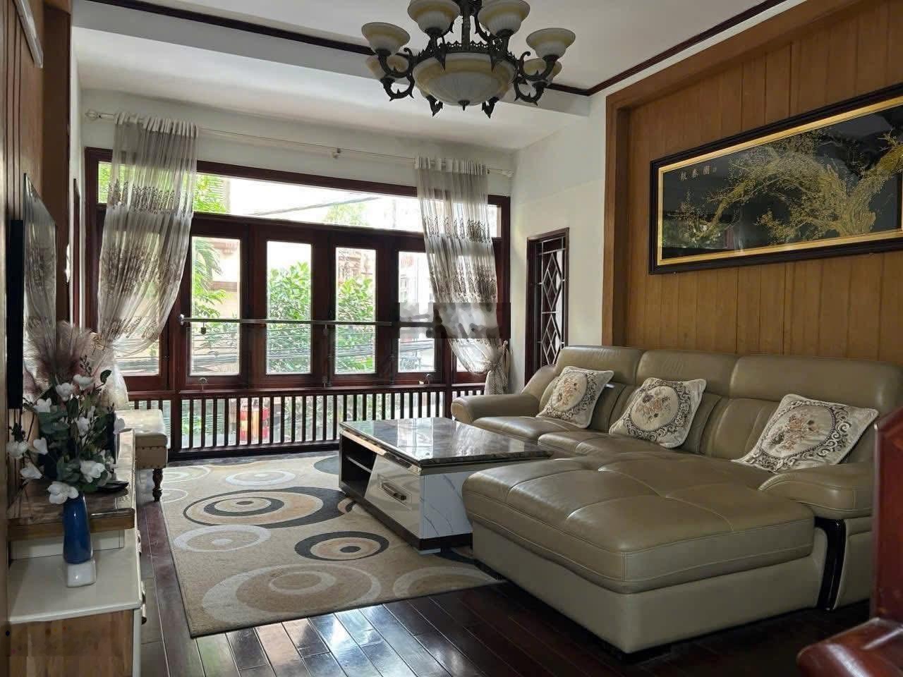 Bán Nhà Đẹp Lạc Long Quân Ô Tô Qua Nhà,Nhà Sang Trọng ,Ngõ Thông,3 Thoáng, Ngay Hồ Tây 50m2 19,5 Tỷ