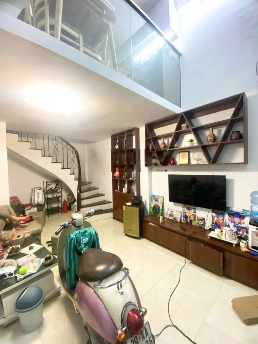 Bán nhà 279 đội cấn dân xây,vị trí đẹp,hoa hậu chỉ hơn 8 tỷ ,ô tô 20m,ngõ thông ba gác tránh xe máy