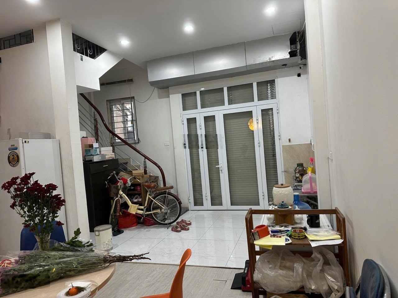 Bán nhà Đào Tấn, ngõ thông, gần phố, kinh doanh