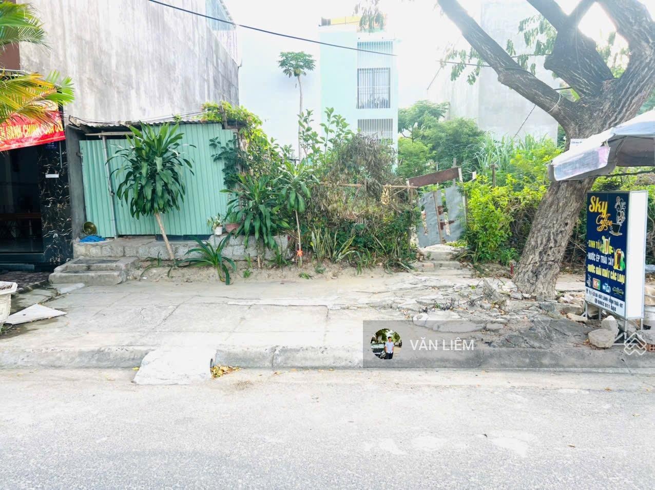 Mặt đường Phong Châu, P. Nam Nha Trang khu tái định cư Đất Lành. Đường hiện trạng rộng 22m