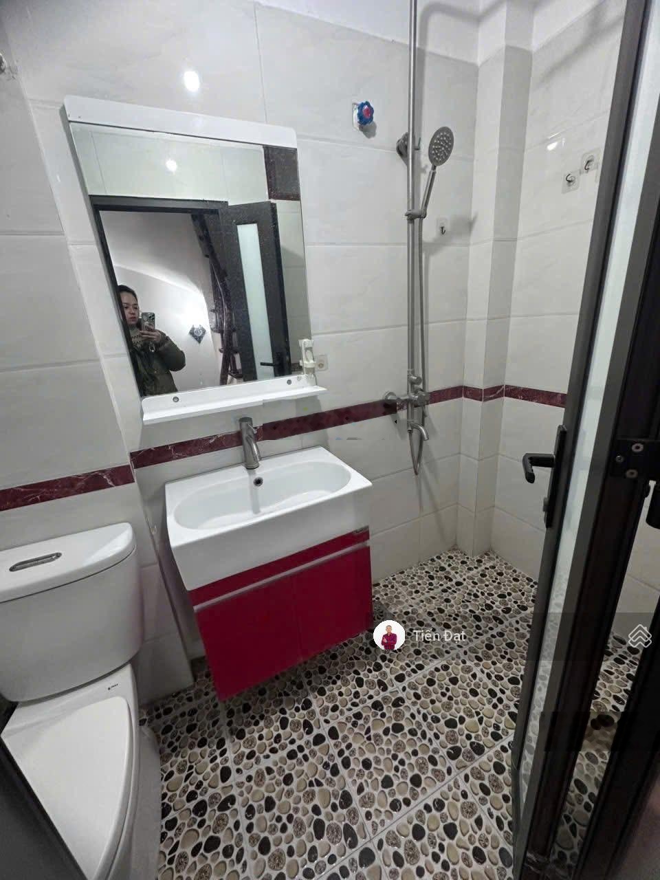 Bán nhà hoàng hoa thám ba đình, đẹp 5 tầng gần đường lớn giao thông thuận tiện, dt 33m2 giá 8,5 tỷ.