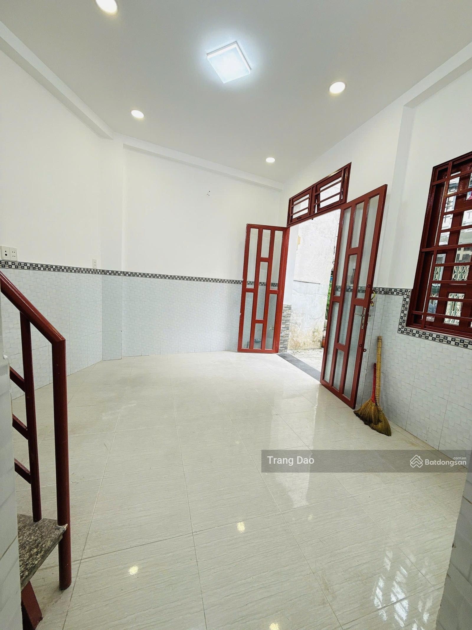 3,7tỷ đẹp như mới 2 tầng. DT 33,1m ngang 6,6*5,01 Trần xuân Soạn,Q7.Hẻm trc nhà 6m.Sân để 10 xe máy