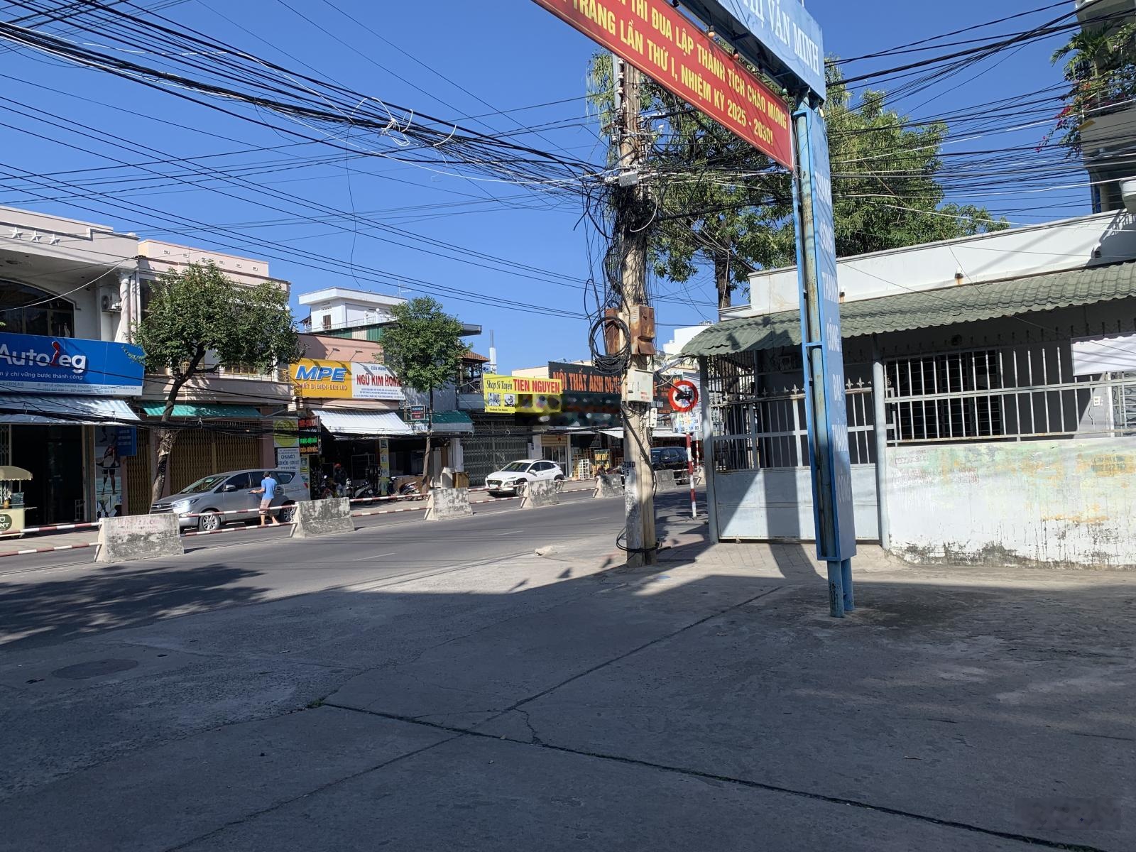 Cho thuê nhà 2 mặt tiền giao giữa đường lê hồng phòng và nguyễn viết xuân, phường nam nha trang