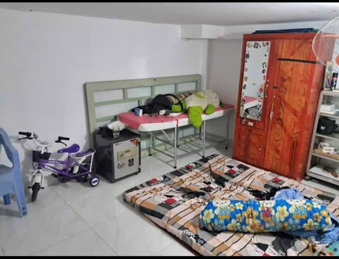 Bán gấp căn nhà góc 2 mặt tiền ngay chợ Bình Chánh đang cho thuê 16tr/tháng, 5mx20m, giá 1 tỷ 350