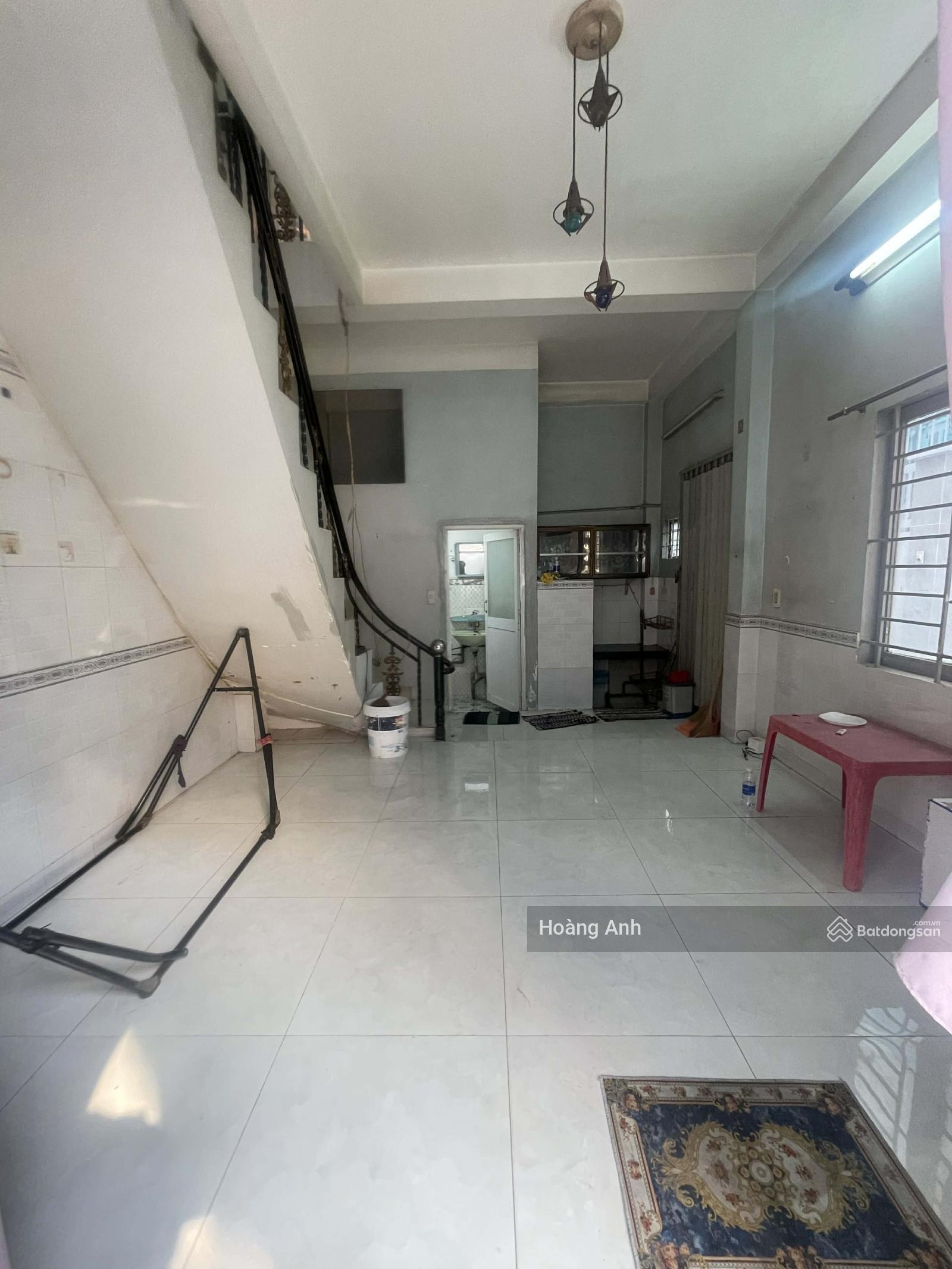 Ngay mặt tiền lớn Dương Quảng Hàm - sau lưng Emart PVT - hẻm xe hơi sát cửa