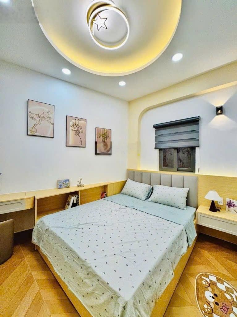 Quận 1, võ thị sáu-giá:8,35ty-3pn 4wc-nhà mới, đẹp, tặng full nội thất