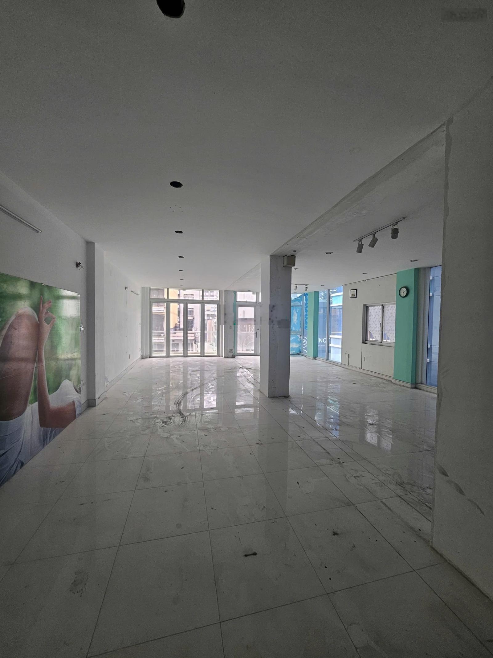 Cho thuê mb 110m2 căn góc giáp quận 1- mặt tiền đường nguyễn trãi