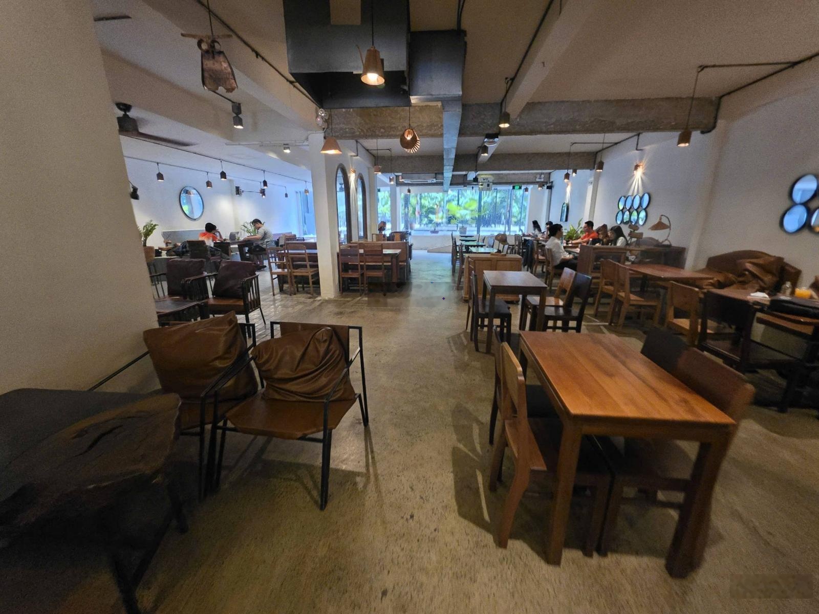 Mặt tiền ngang 15m, sử dụng 1.500m2 - ngay hồ con rùa - số 20 trần cao vân, quận 3..!!!