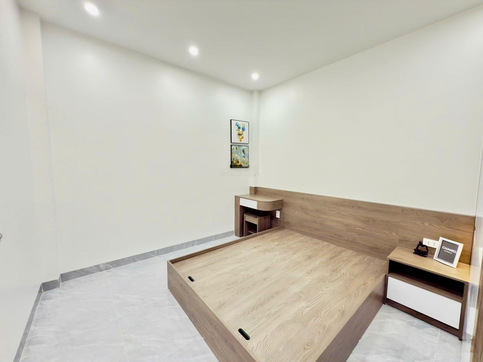 Bán nhà mặt ngõ Tôn Đức Thắng,đi lại thuận tiện , kinh doanh được