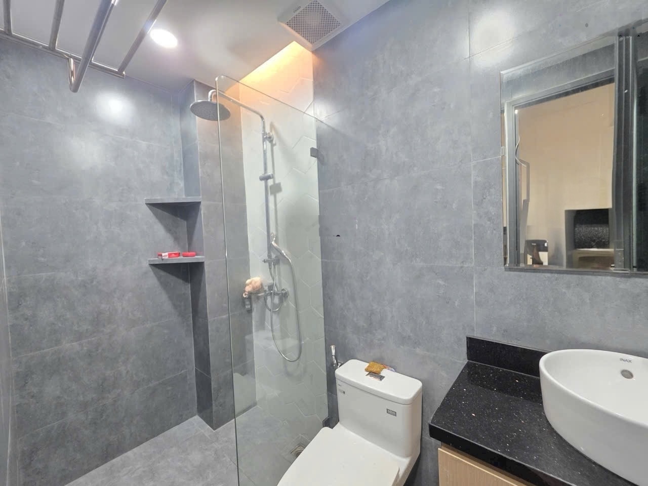 Nhà đẹp 2 mặt tiền trước sau Lê Văn Lương, P. Tân Quy