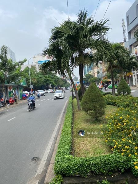 Phú nhuận - mặt tiền đường đôi phan xích long - ngang 8.2m - 21.2m2 - 4 tầng - 12,2 tỷ