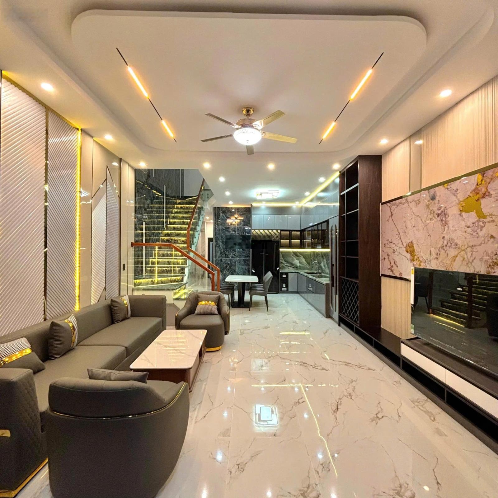 Bán nhà tân cổ điển full nội thất hiện đại chỉ vào ở, trung tâm kết nối các tiện ích Hoà Xuân, ĐN