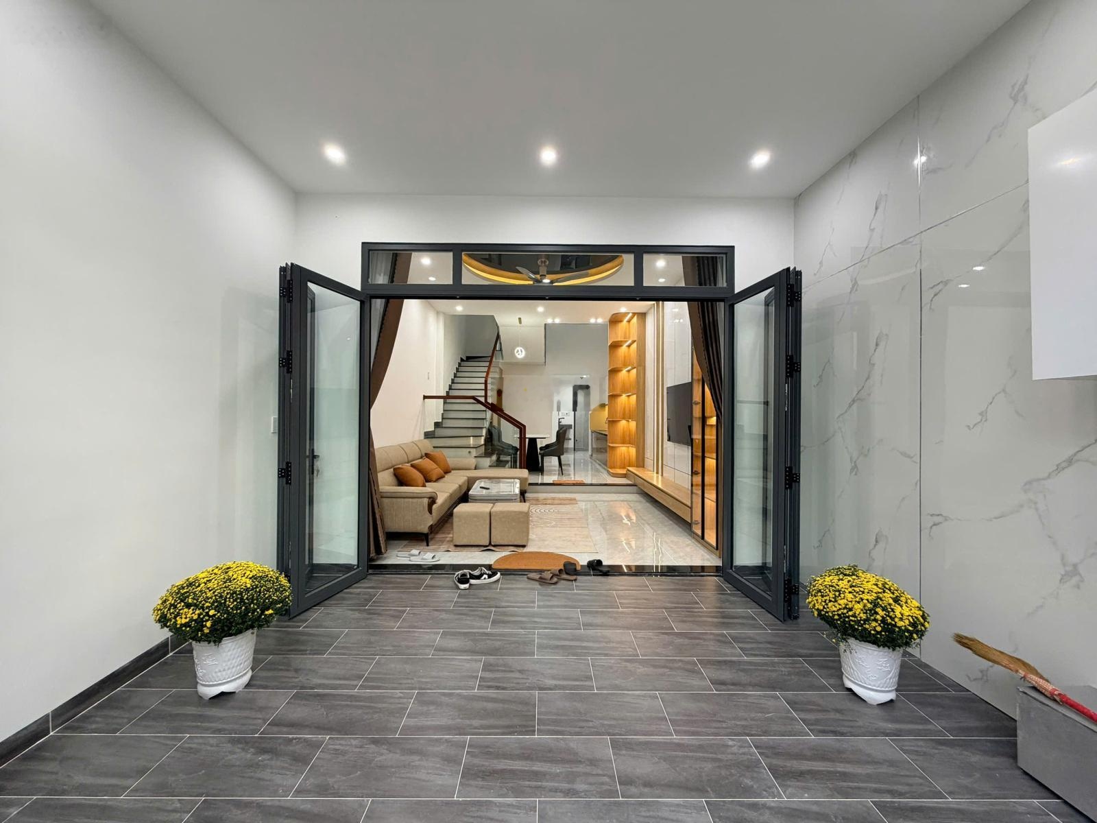 Nhà đẹp đường Cao Xuân Huy gần Phan Đăng Lưu Diện tích 77.9m2 5 phòng ngủ full nội thất