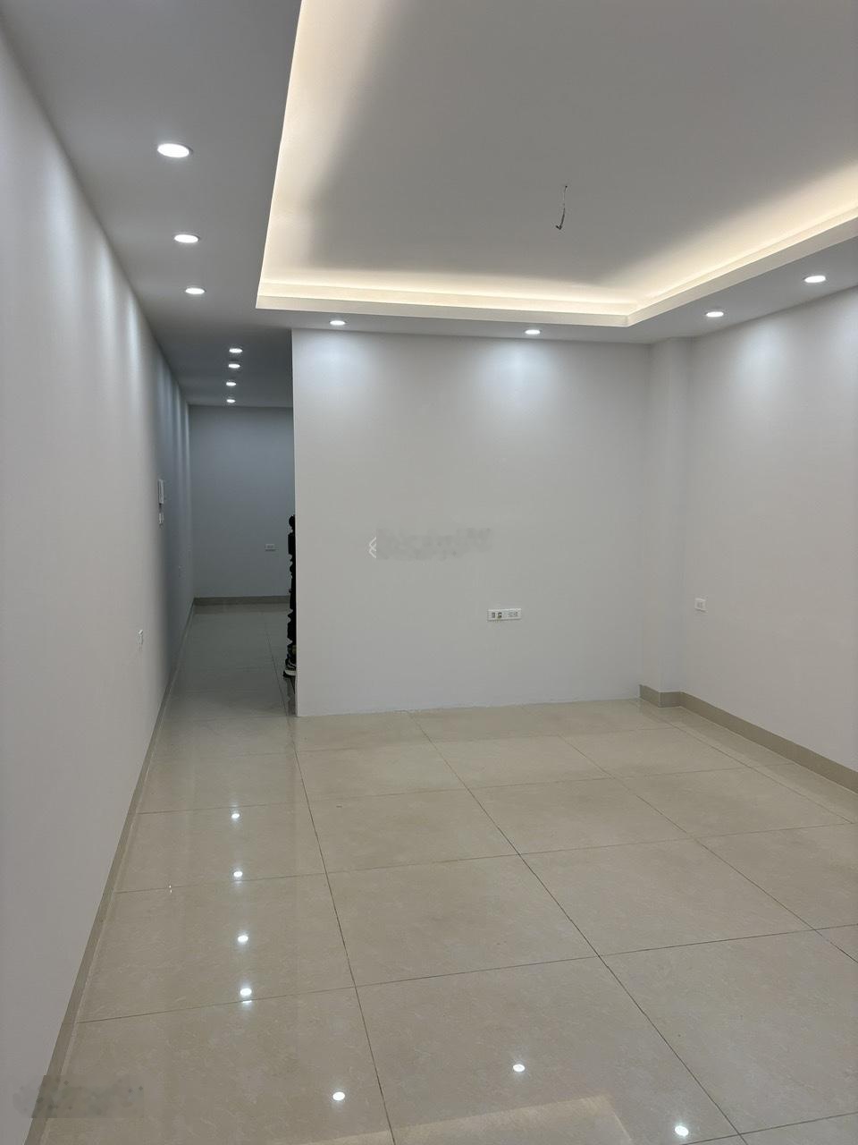 Cho thuê cửa hàng tầng 1 tại số 14 phố trần Quang Diệu, Đống Đa