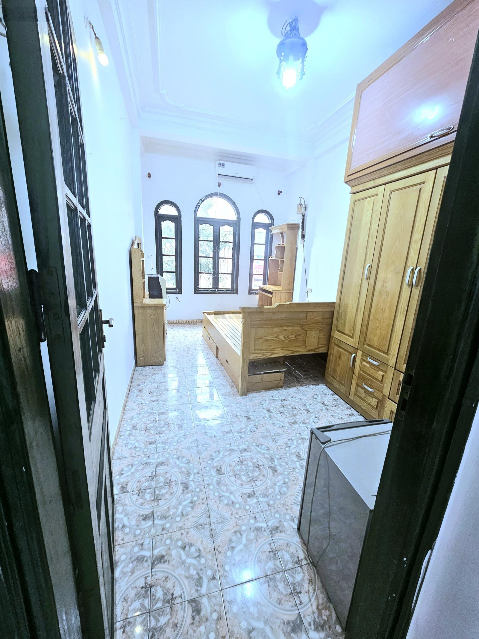 Nhà mặt phố gần Ba Đình, Tây Hồ trung tâm Hà Nội kinh doanh bất chấp giá thuê cực rẻ